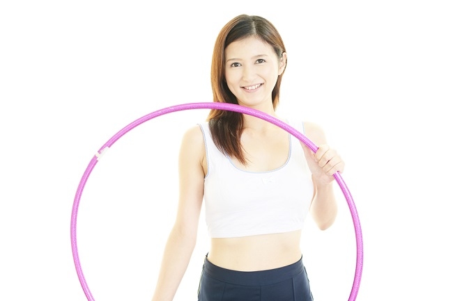 Menggunakan Hulahoop Dapat Membentuk Badan Menjadi Indah